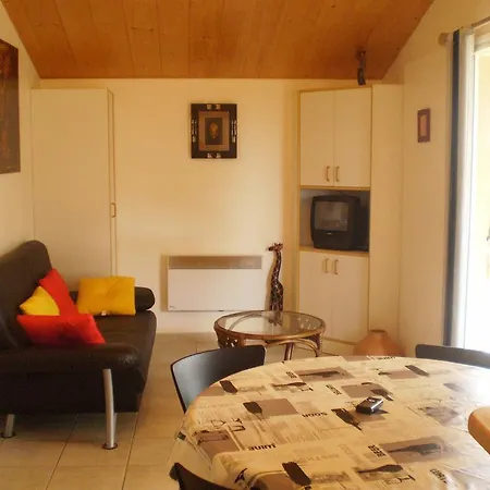 Les Roziers Hébergement de vacances Montmurat